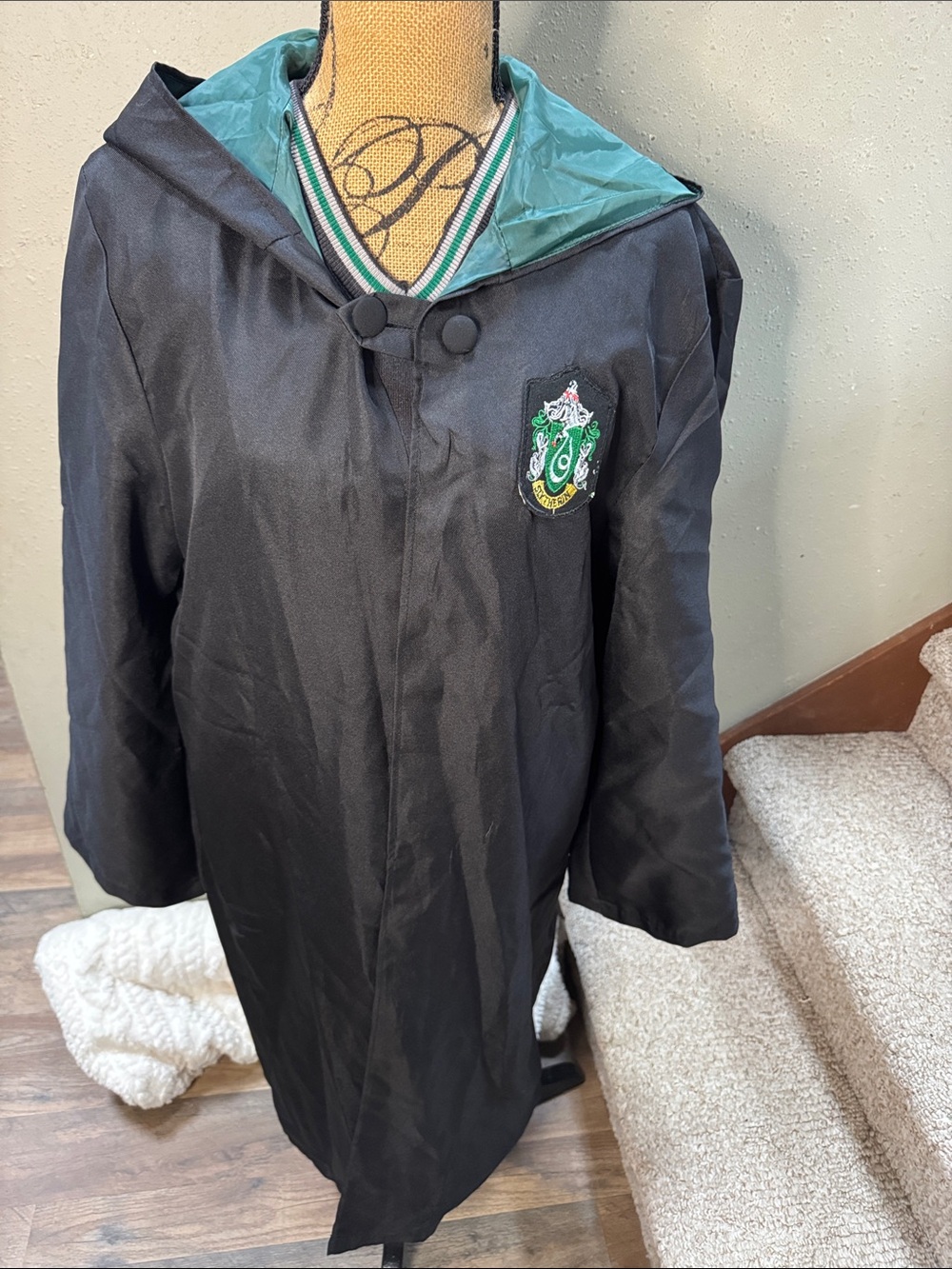 Harry Potter Slytherin Cape and Sweater Vest - Picture 9 of 11